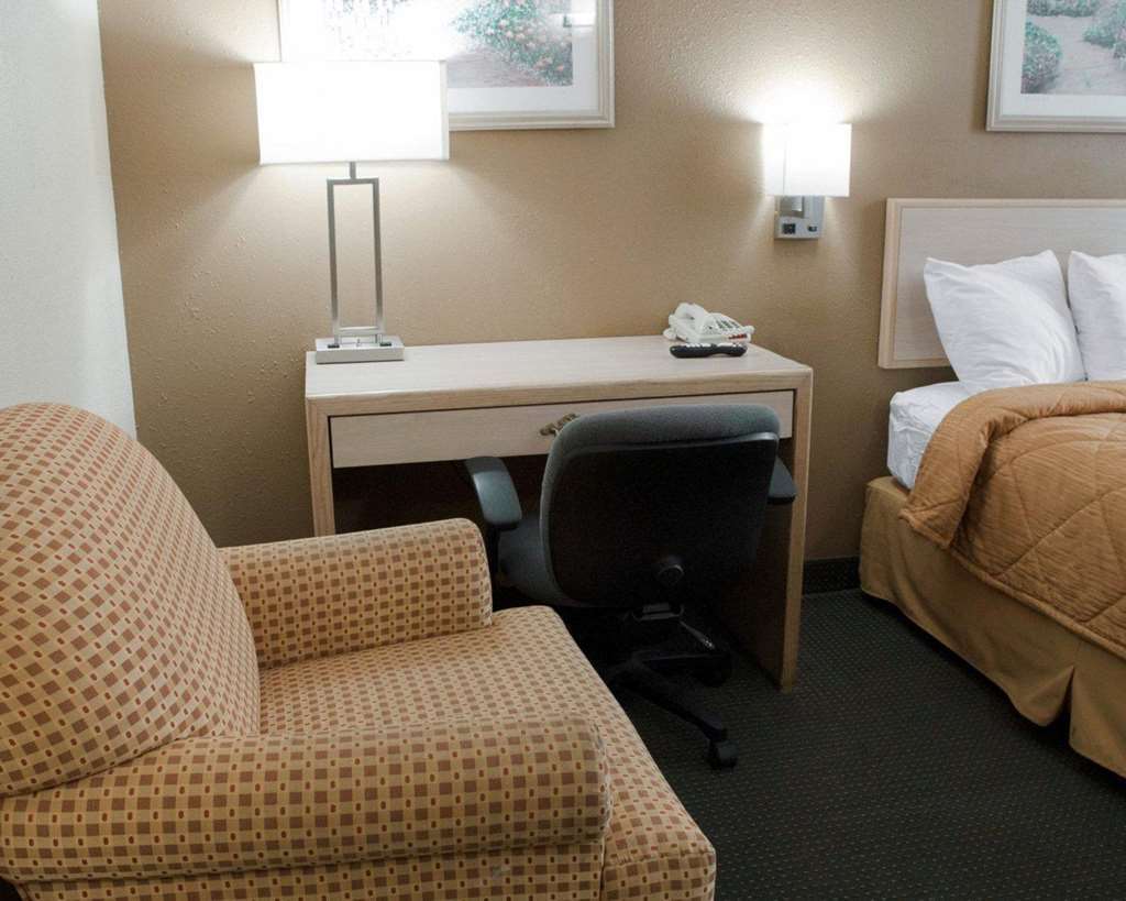 Quality Inn Near Six Flags St. Louis Pacific Стая снимка